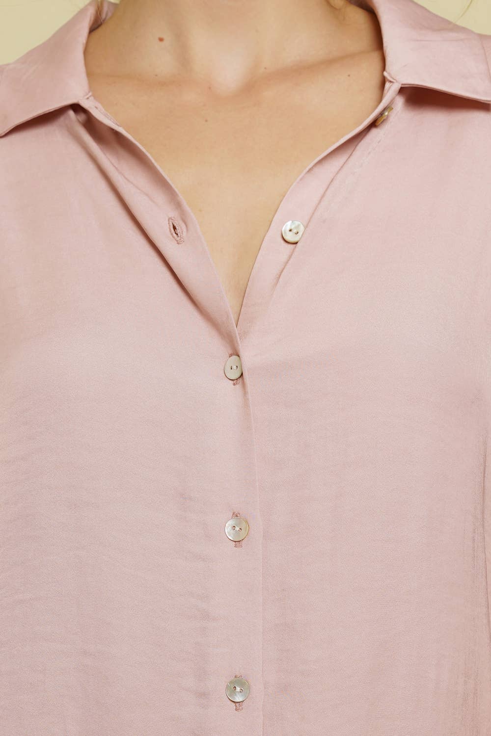 ROSE BUTTON UP