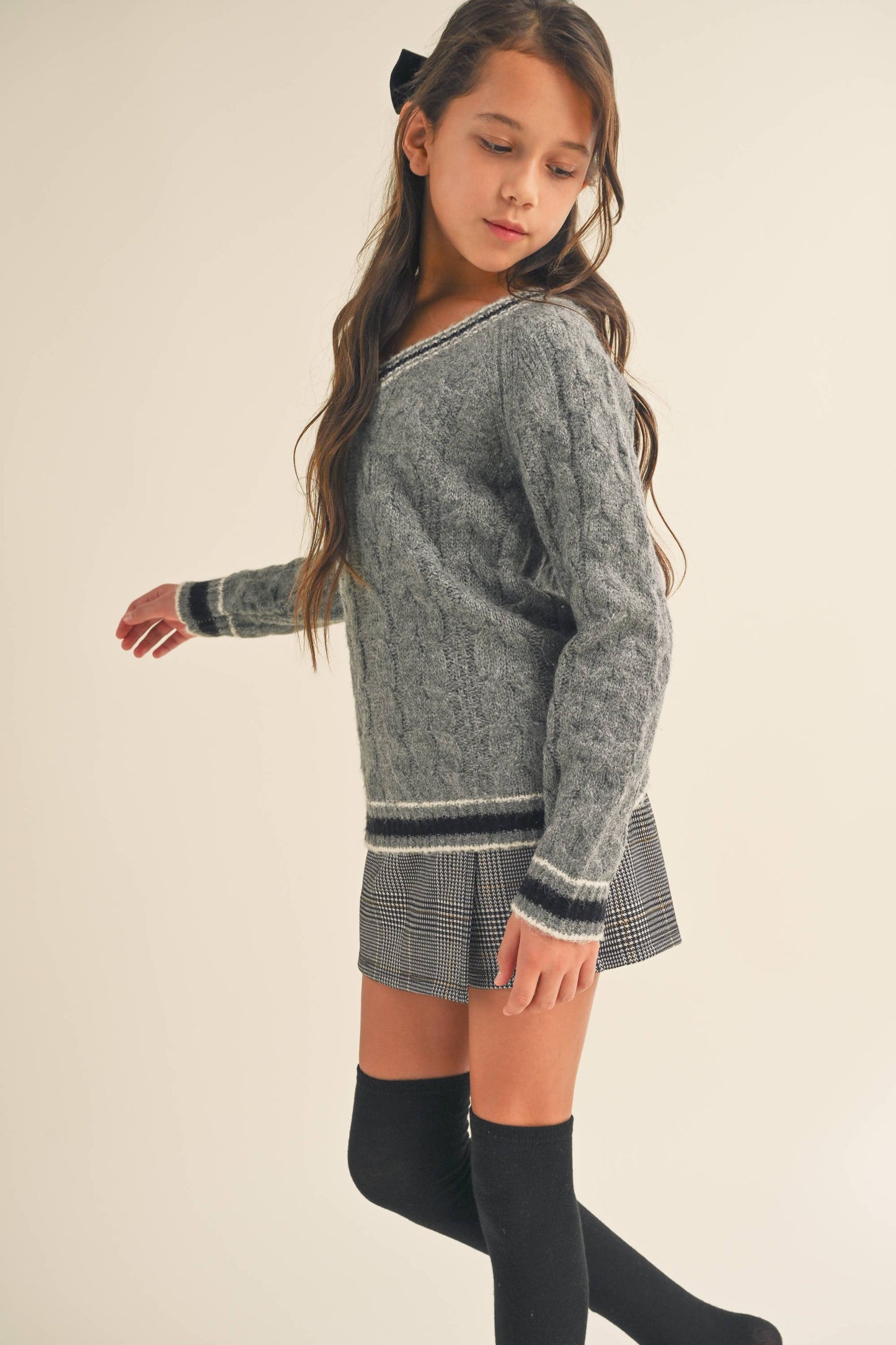 GRAY/NAVY V NECK CABLE KNIT SWEATER