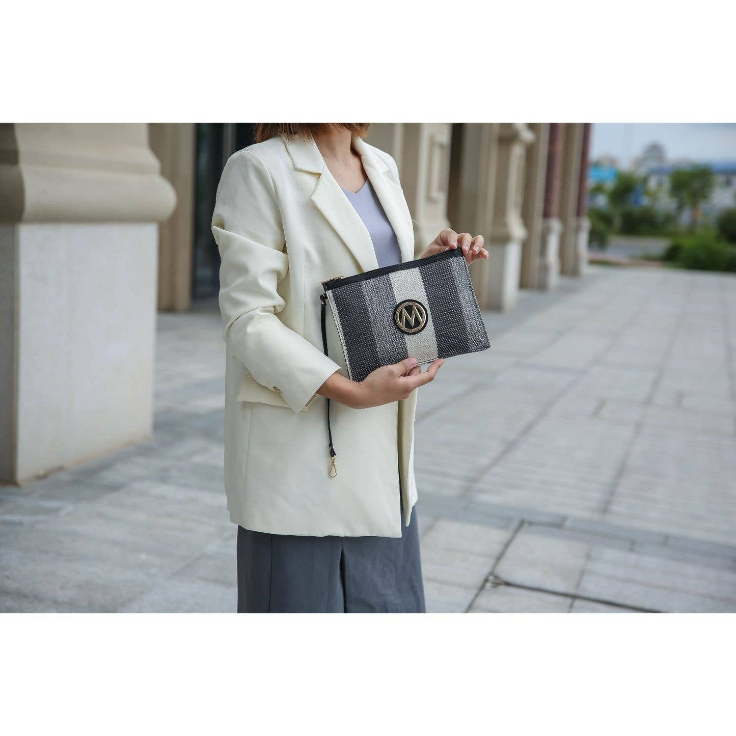 MKF SKY COMBO OVERSIZE TOTE-WRISTLET INCLUDED