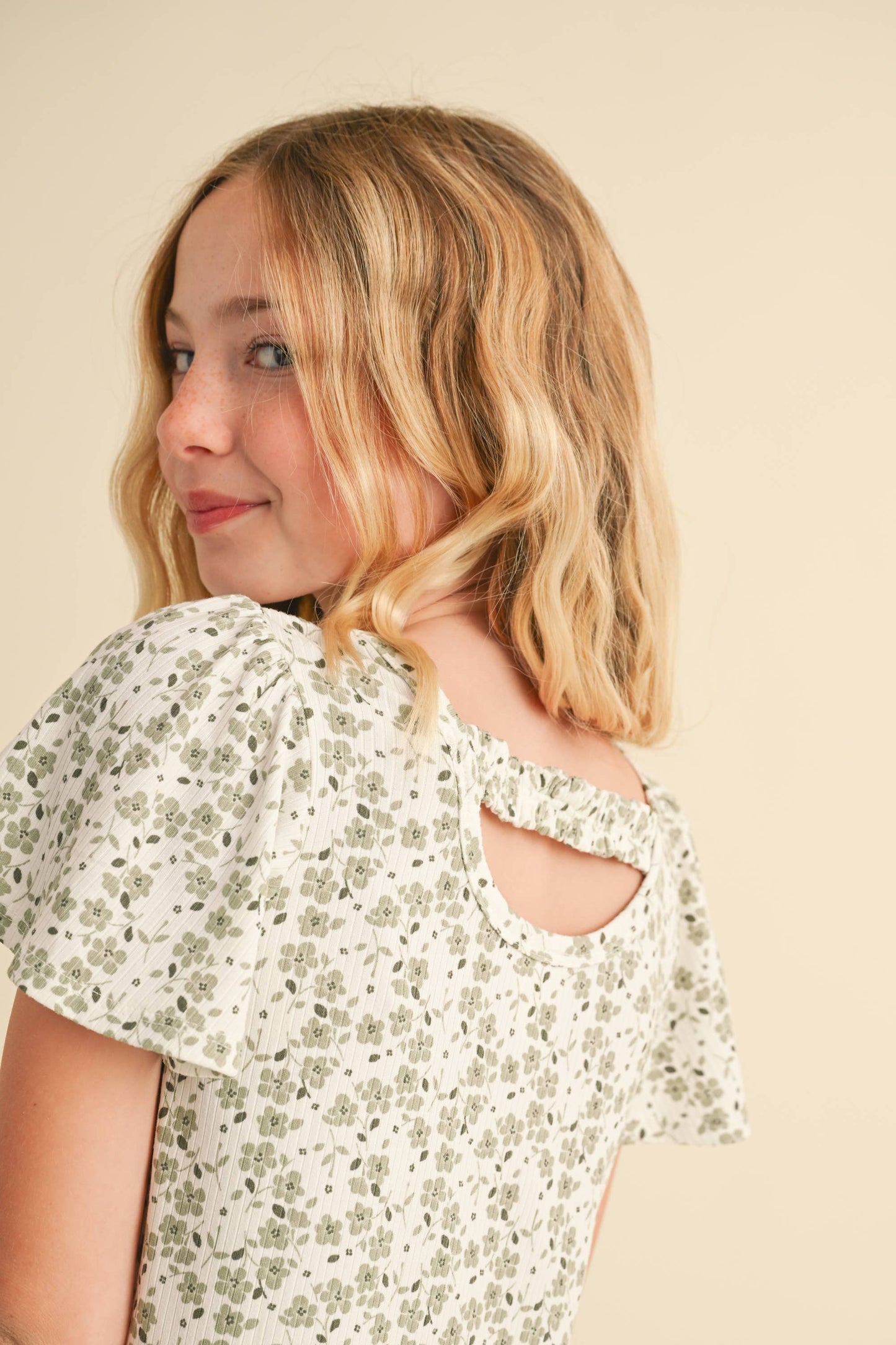 TWEEN ROUND NECK FLUTTER SLV BOXY CROPPED TOP (7-14)