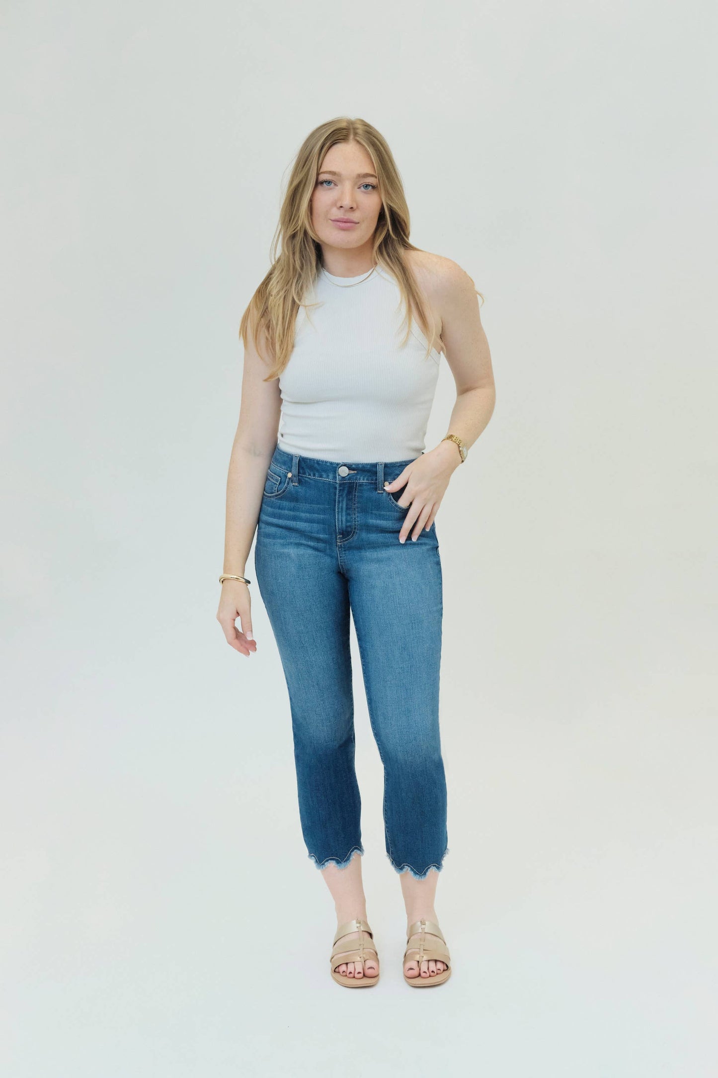 ACE 25" CROP/CAPRI SCALLOPED & FRAYED HEM