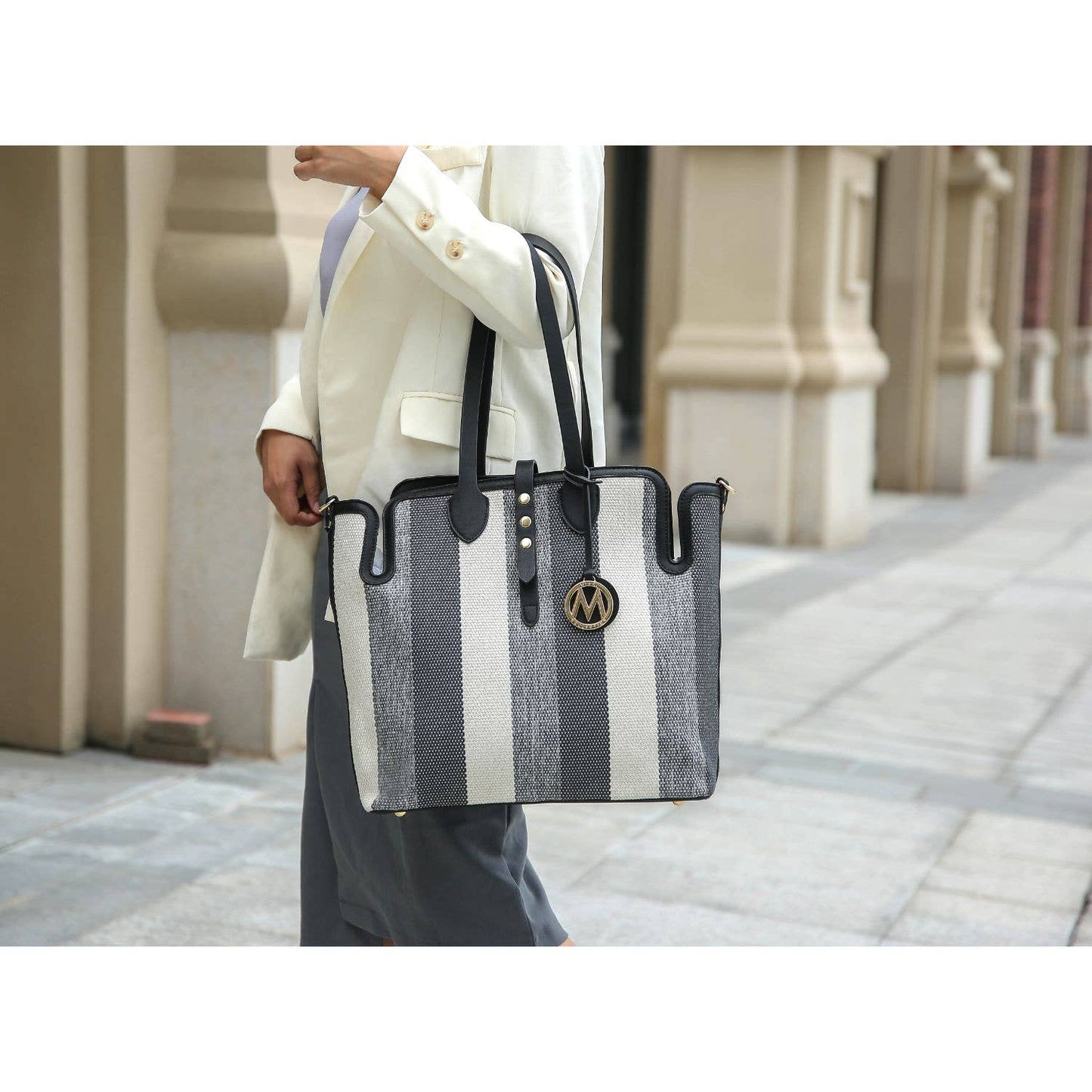 MKF SKY COMBO OVERSIZE TOTE-WRISTLET INCLUDED