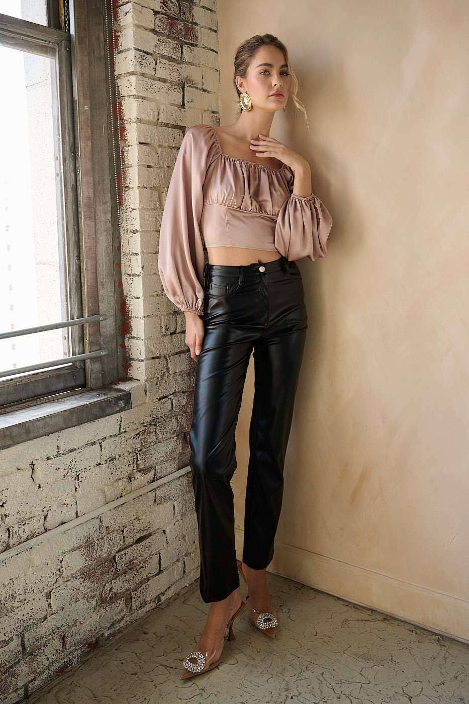BLACK HIGH WAISTED LEATHER PANTS