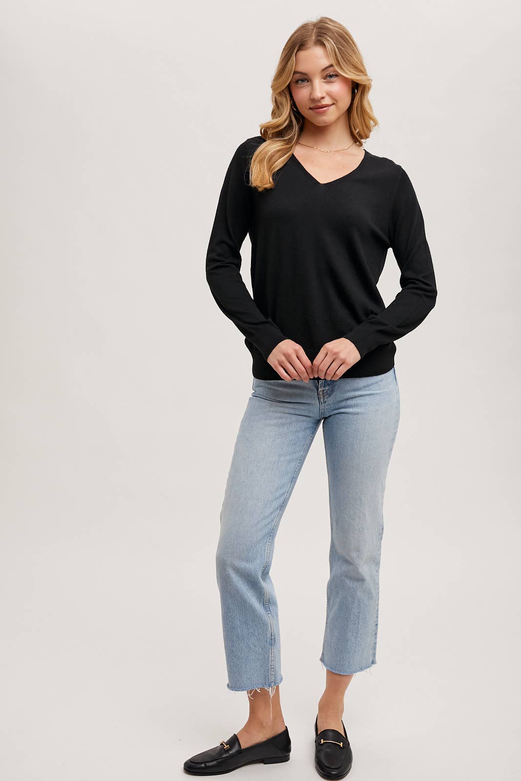 BLACK LIGHTWEIGHT V-NECK KNIT PULLOVER LONG SLEEVE SWEATER