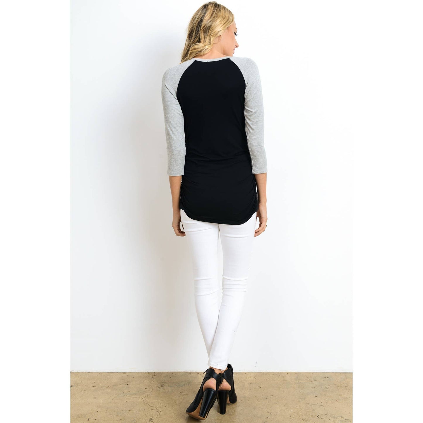 MATERNITY RAGLAN 3/4 SLEEVE RUCHED TOP