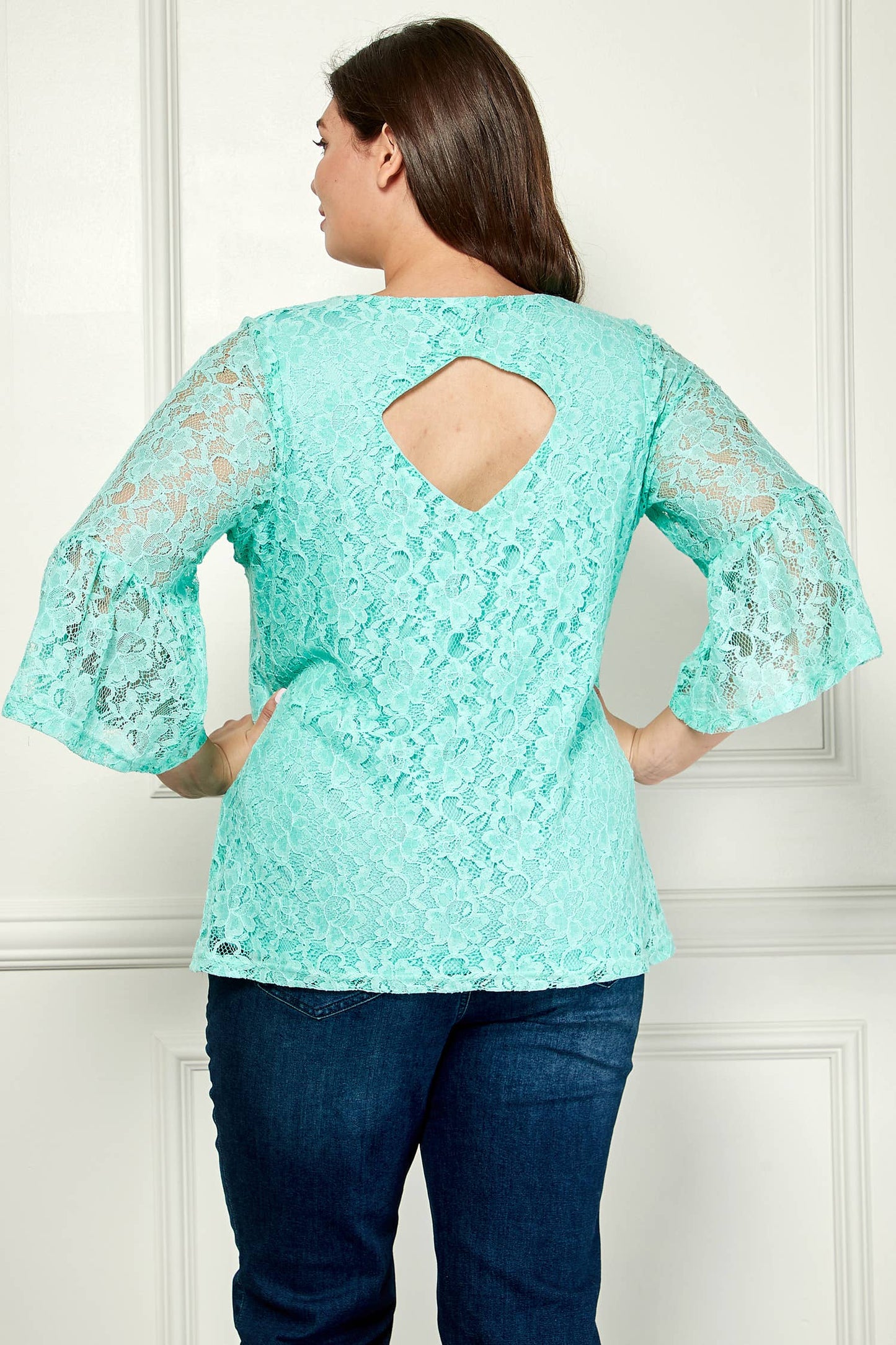 PLUS MINT V- NECK DELICATE LACE 3/4 SLEEVE