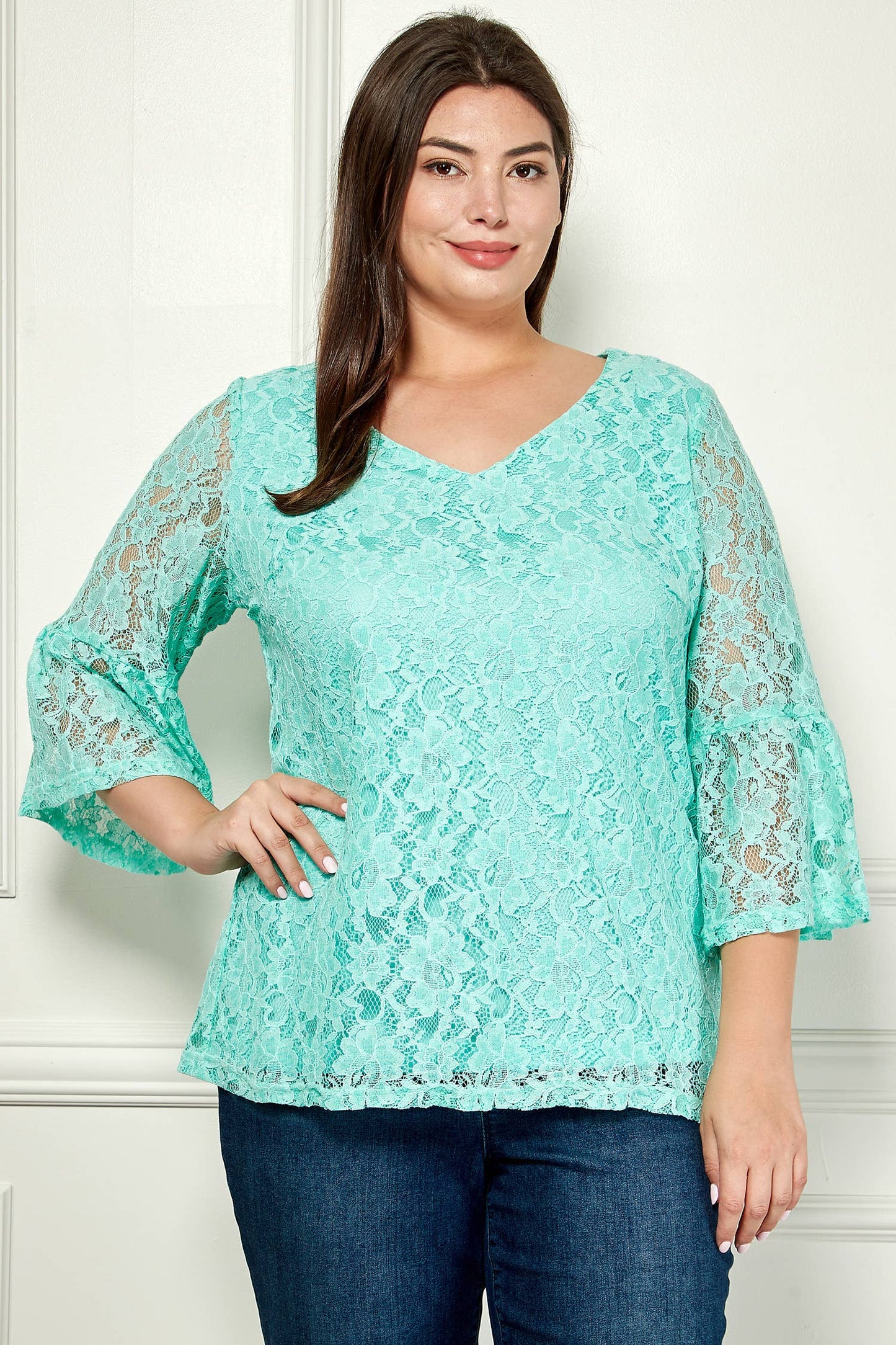 PLUS MINT V- NECK DELICATE LACE 3/4 SLEEVE