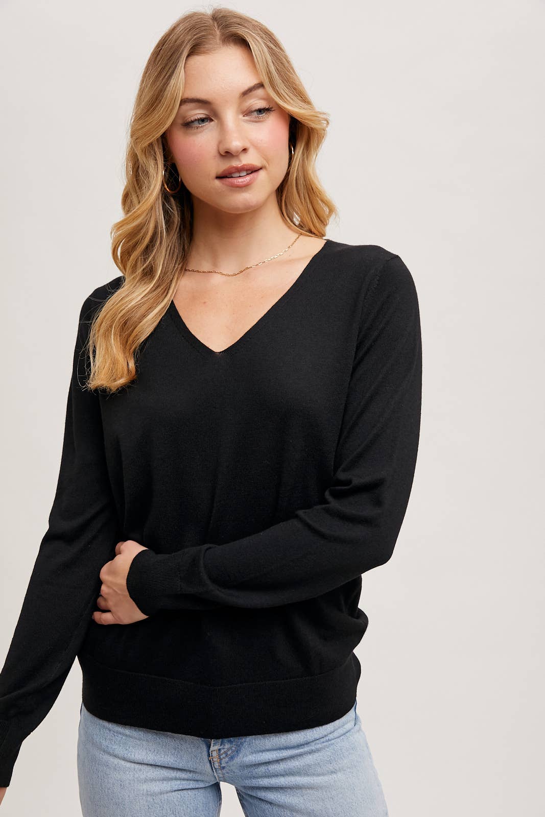 BLACK LIGHTWEIGHT V-NECK KNIT PULLOVER LONG SLEEVE SWEATER
