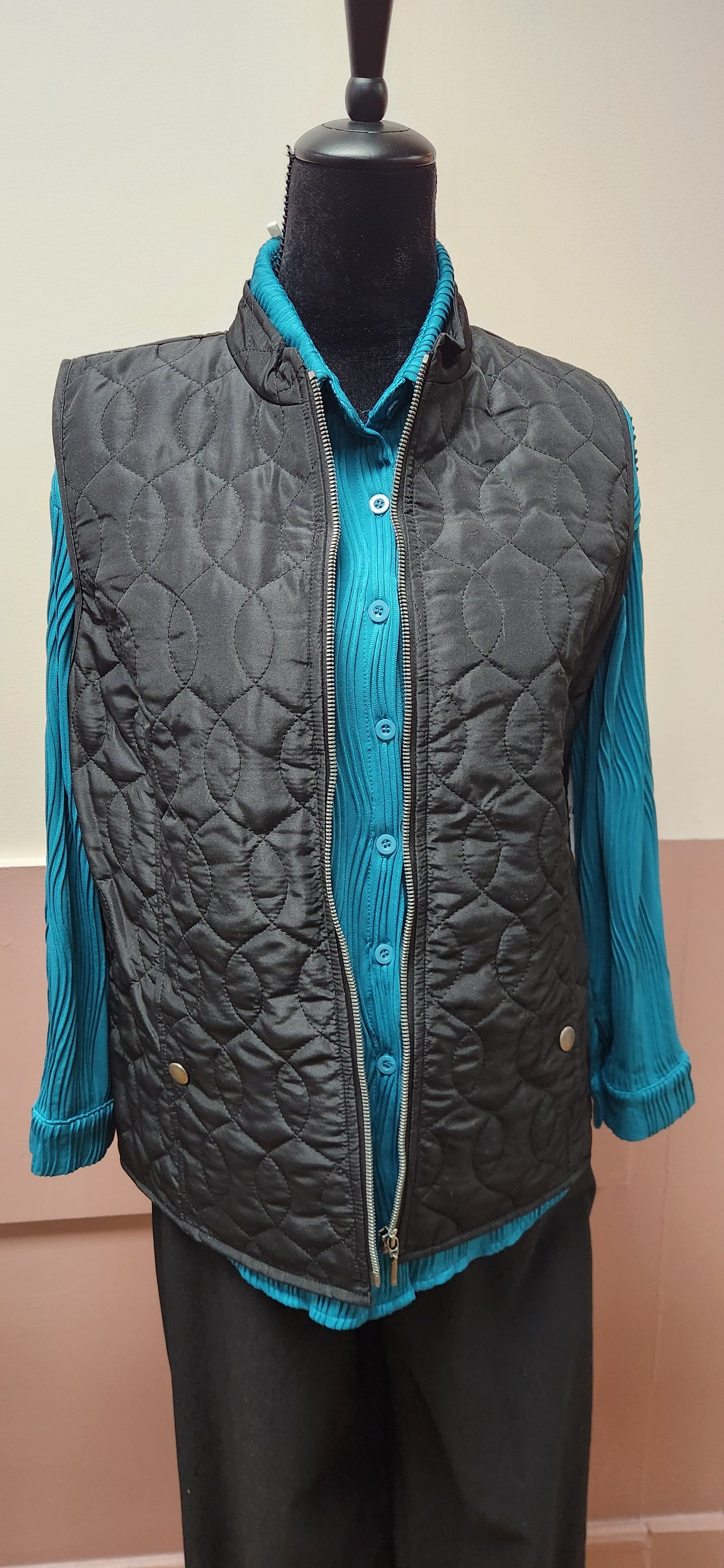 CAITLYN BLACK QUILTED VEST