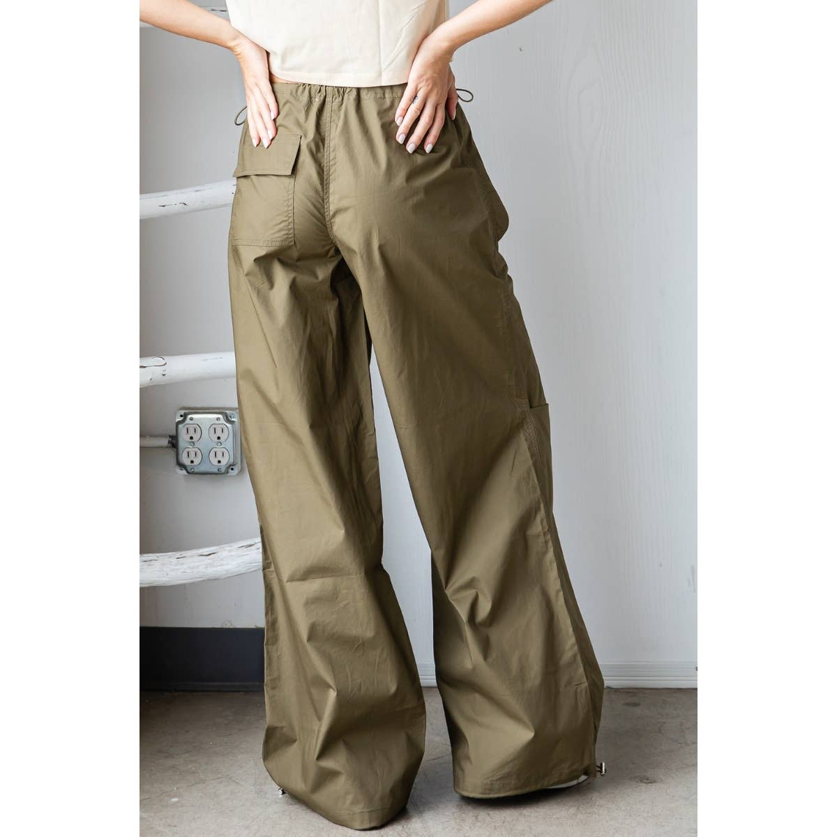 OLIVE PARACHUTE PANT