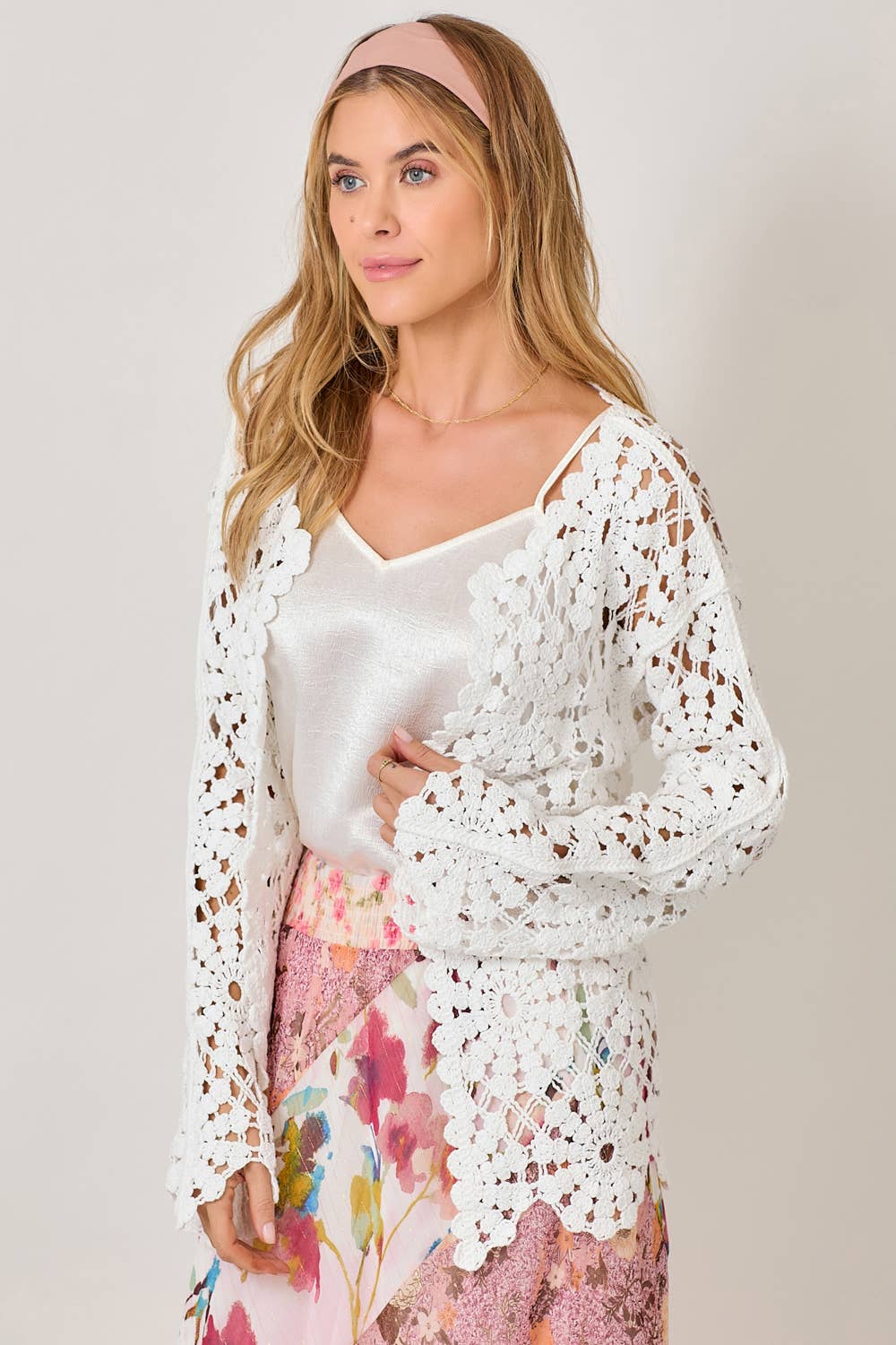 WHITE SCALLOPED EDGE CROCHET CARDIGAN