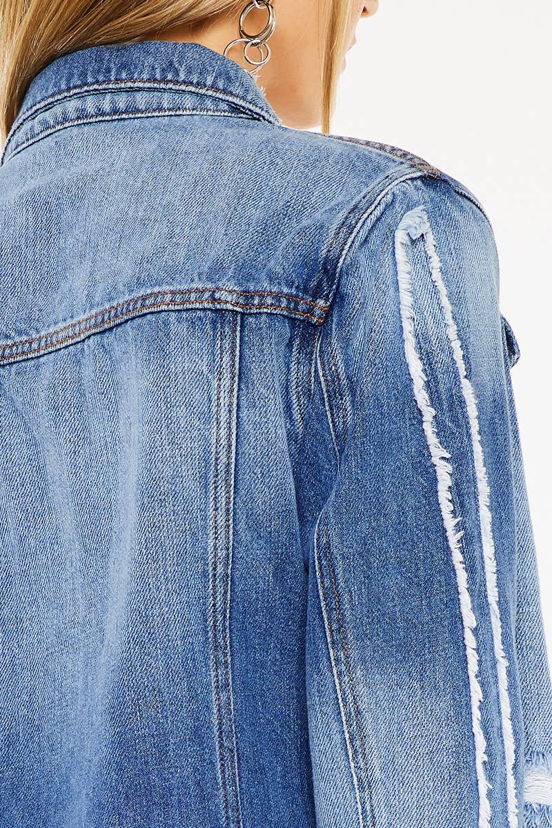DESTRUCTED MEDIUM WASH CROP DENIM