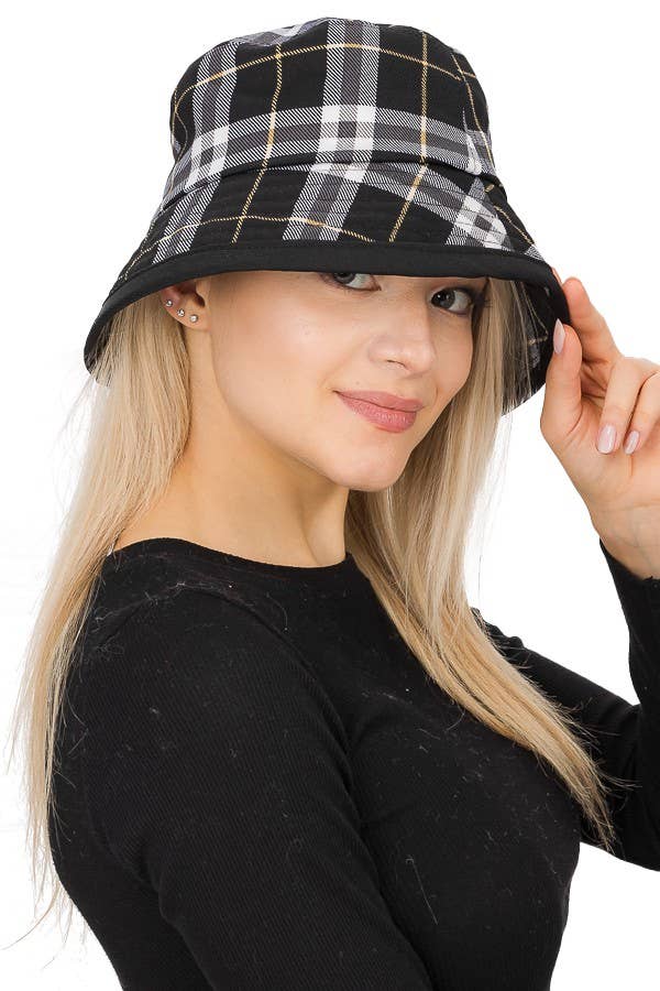 BLACK PLAID BUCKET HAT