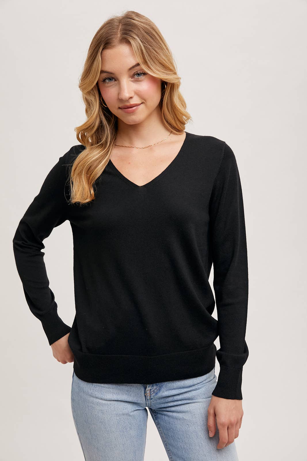 BLACK LIGHTWEIGHT V-NECK KNIT PULLOVER LONG SLEEVE SWEATER