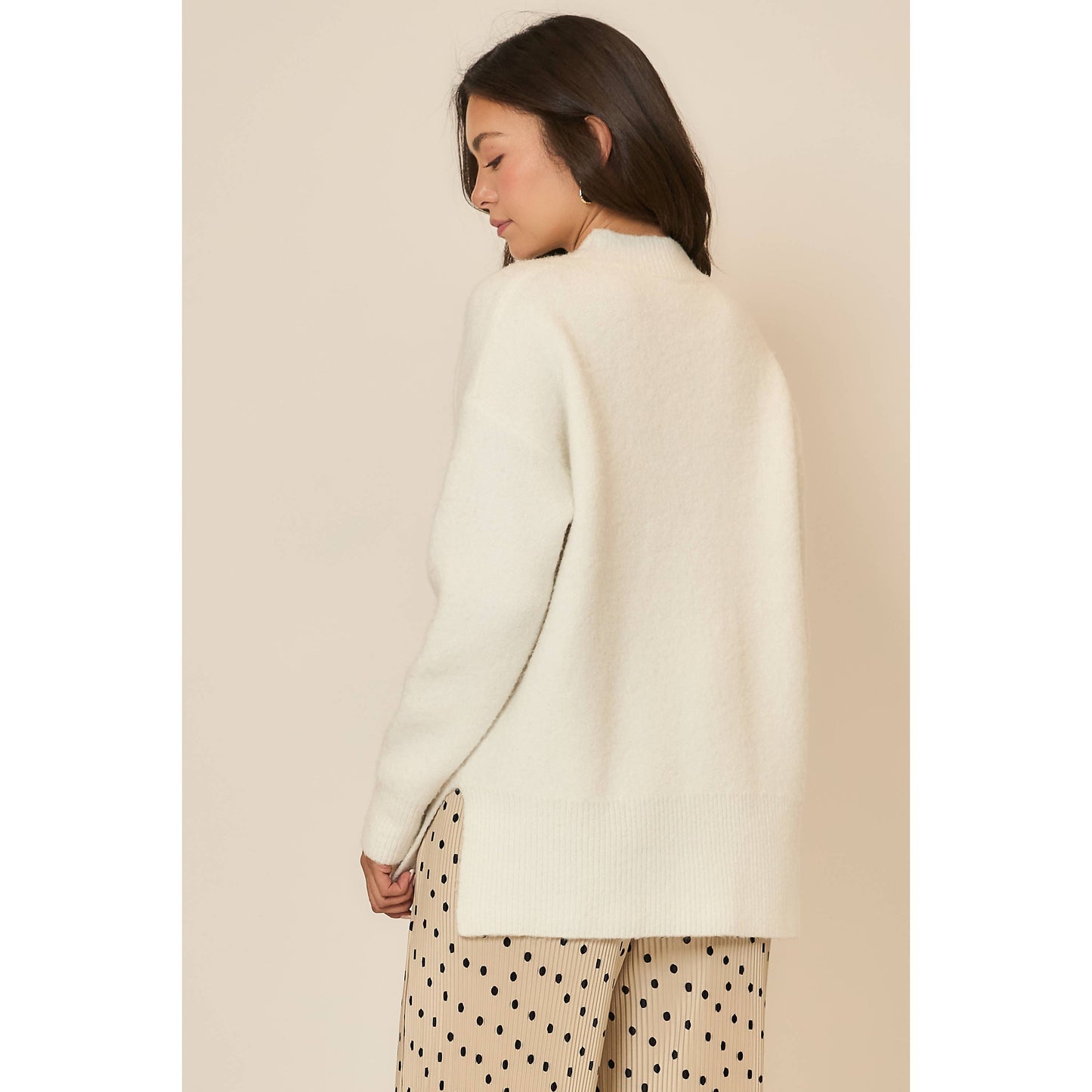 CREAM KNIT OVERSIZE SWEATER
