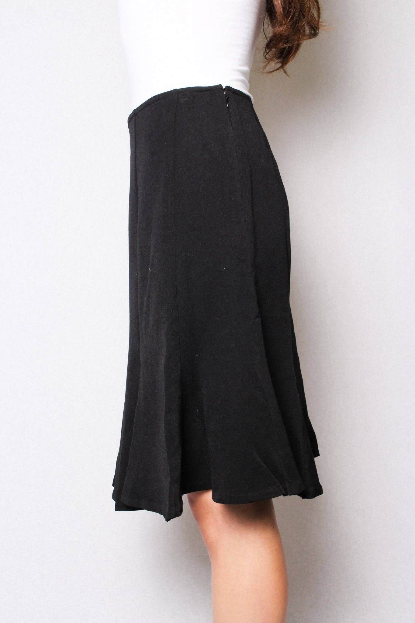 BLACK PLEATED SKIRT