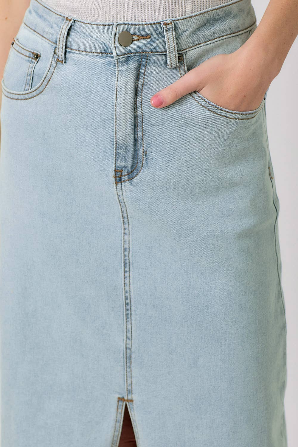 LIGHT DENIM FRONT SLIT SKIRT