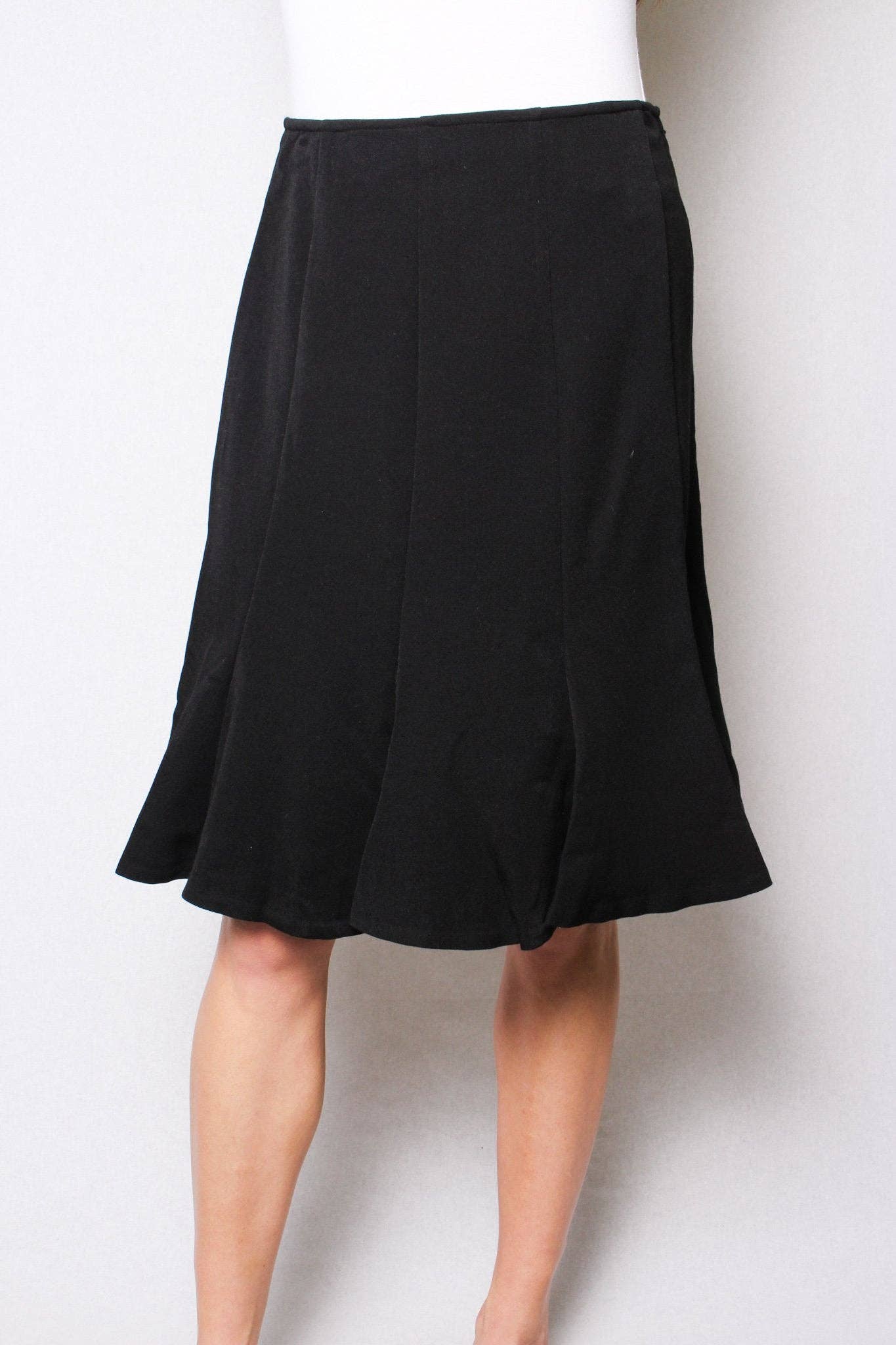 BLACK PLEATED SKIRT