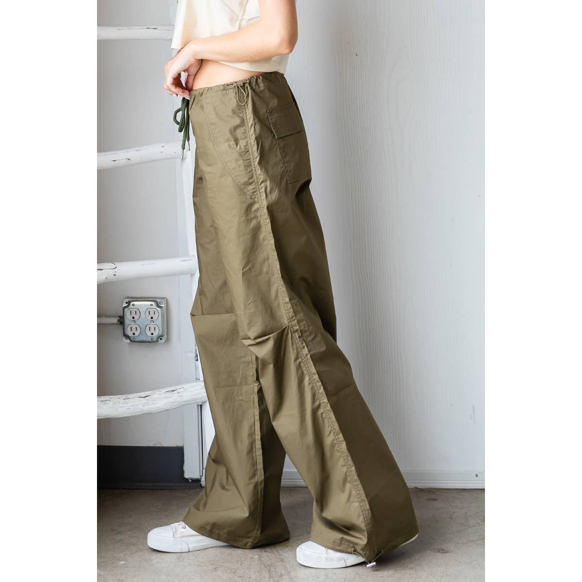 OLIVE PARACHUTE PANT