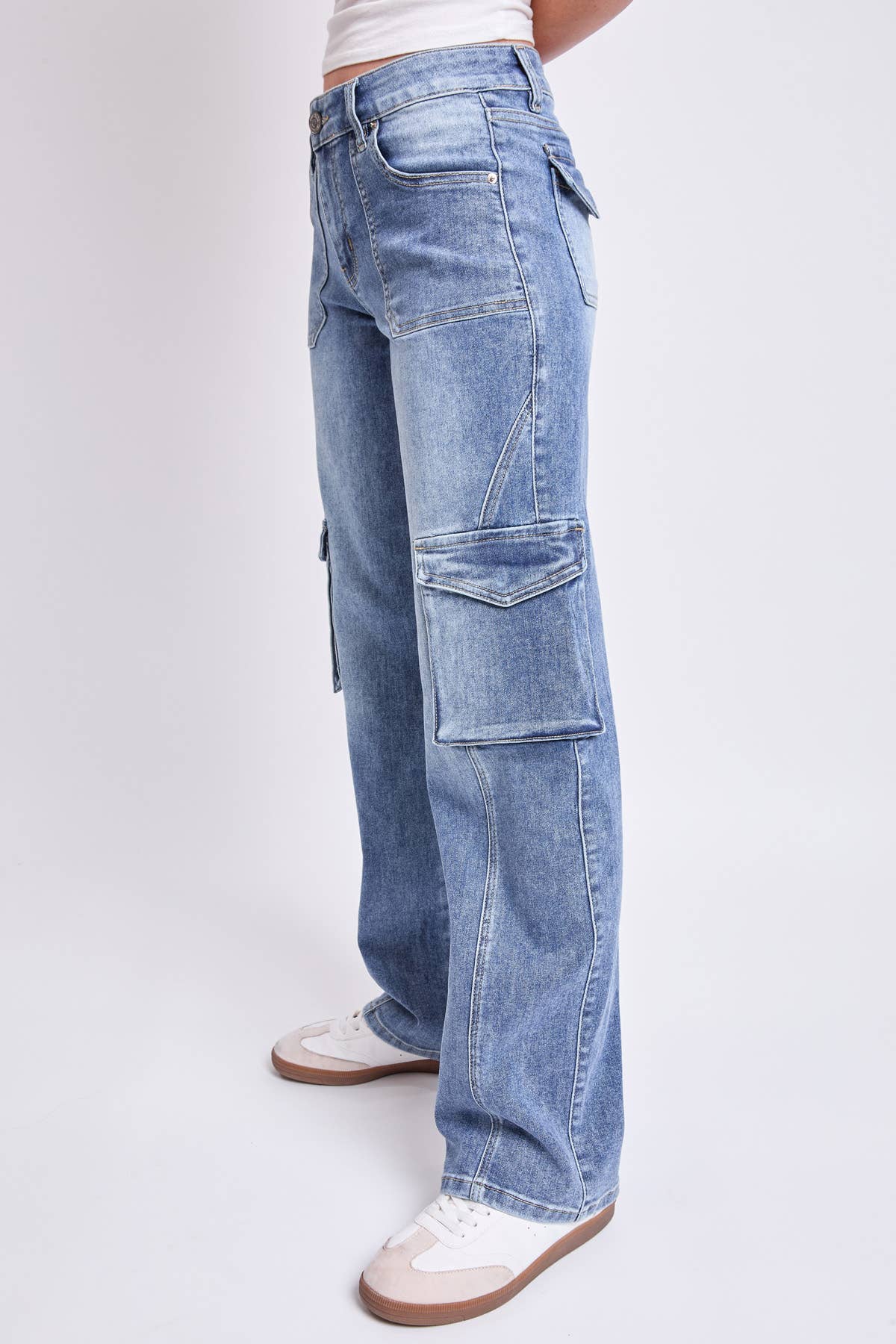 Junior High Rise Skater Straight Leg Cargo Jeans : Medium Wash