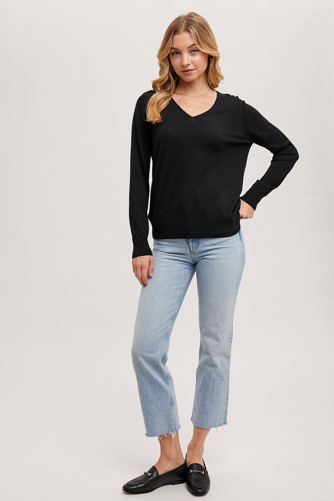 BLACK LIGHTWEIGHT V-NECK KNIT PULLOVER LONG SLEEVE SWEATER