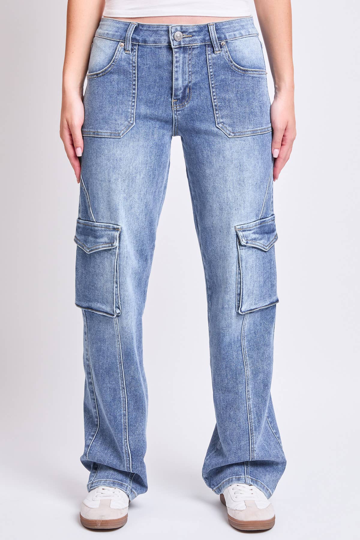 Junior High Rise Skater Straight Leg Cargo Jeans : Medium Wash