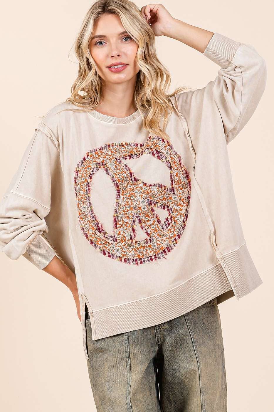 LATTE PEACE SIGN CREW NECK