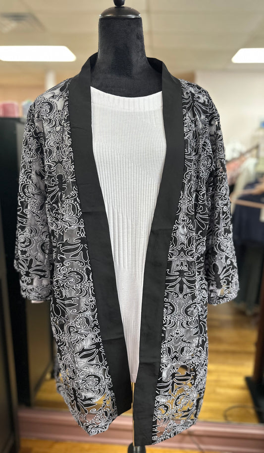 PLUS BLACK AND WHITE KIMONO
