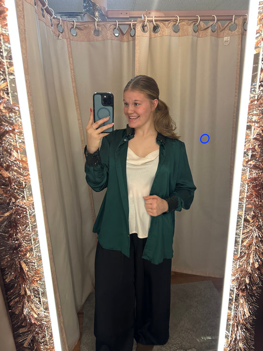 MEDIUM EMERALD SATIN SHIRT WITH SEQUINS ON COLLAR AND WRIST