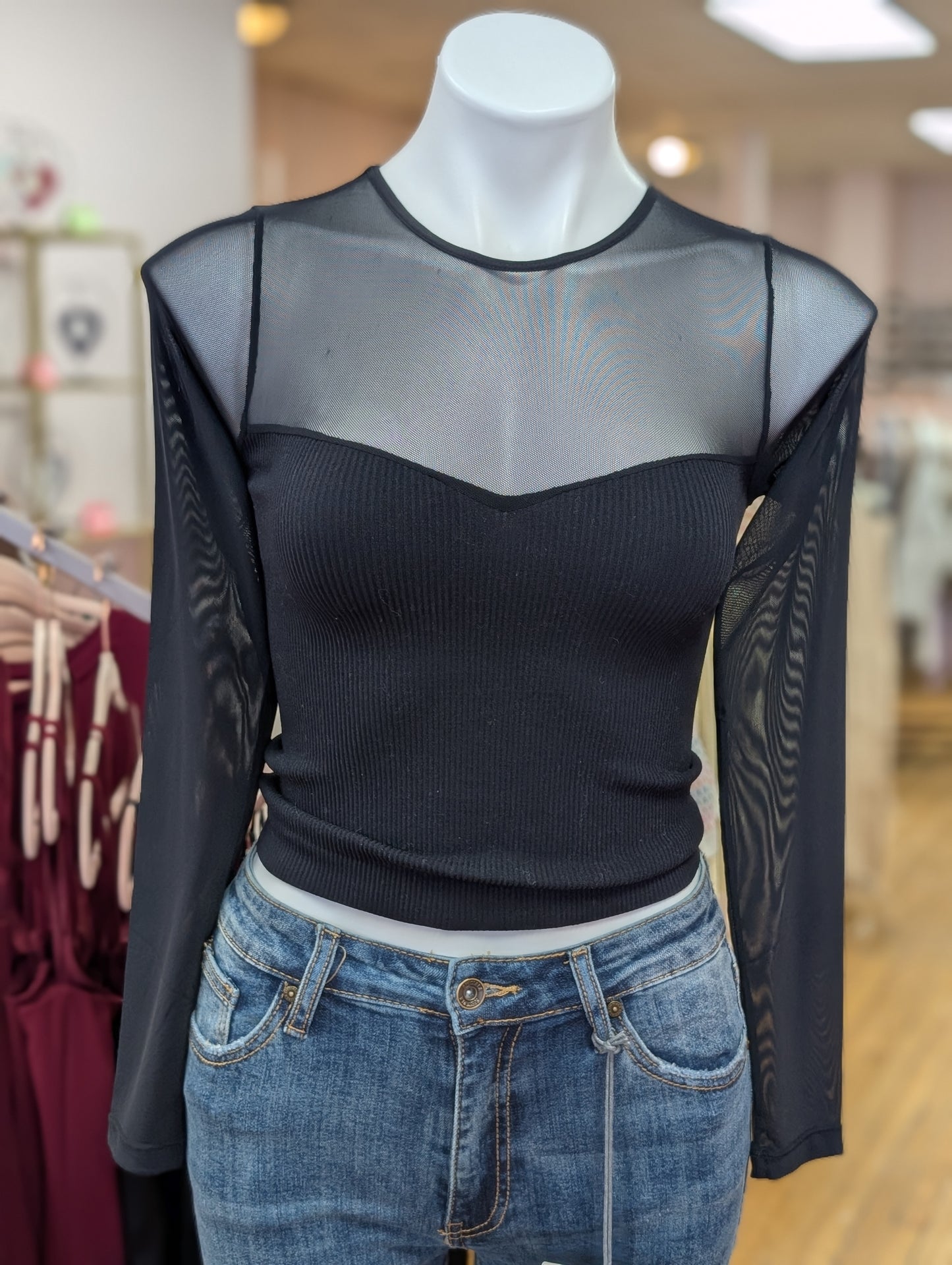 JUNIOR FIT BLACK SHEER SWEETHEART NECLKINE