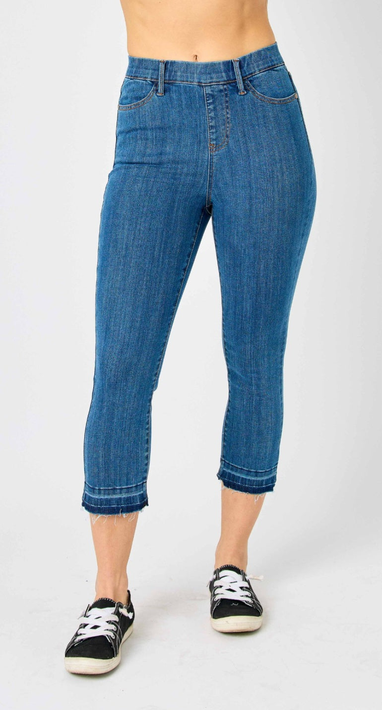 PLUS PULL ON DENIM CAPRI