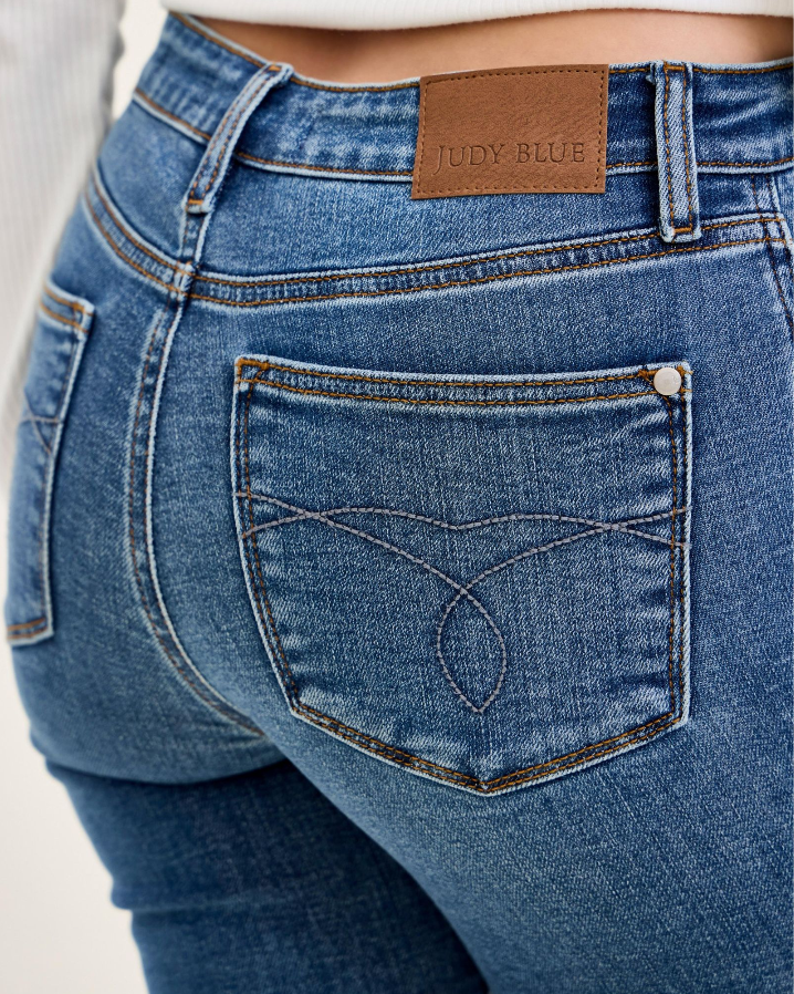 JUDY BLUE MID RISE CAPRI MISSY & PLUS