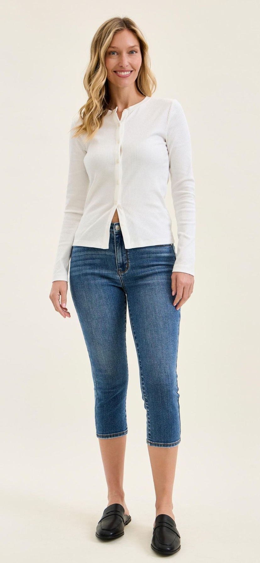 JUDY BLUE MID RISE CAPRI MISSY & PLUS