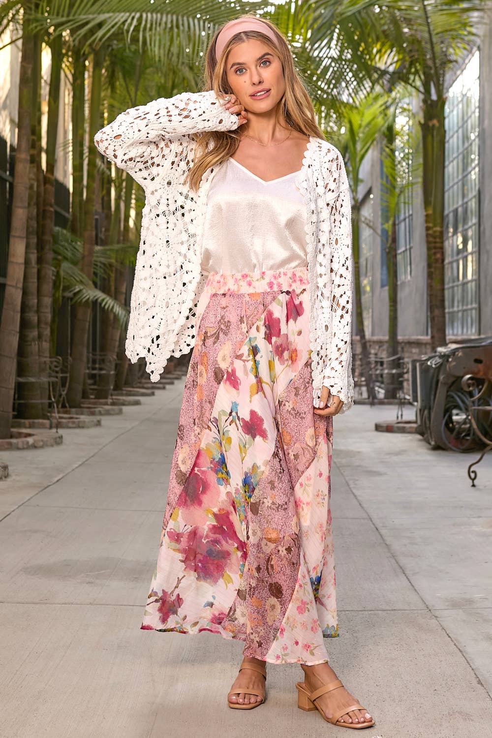 WHITE SCALLOPED EDGE CROCHET CARDIGAN