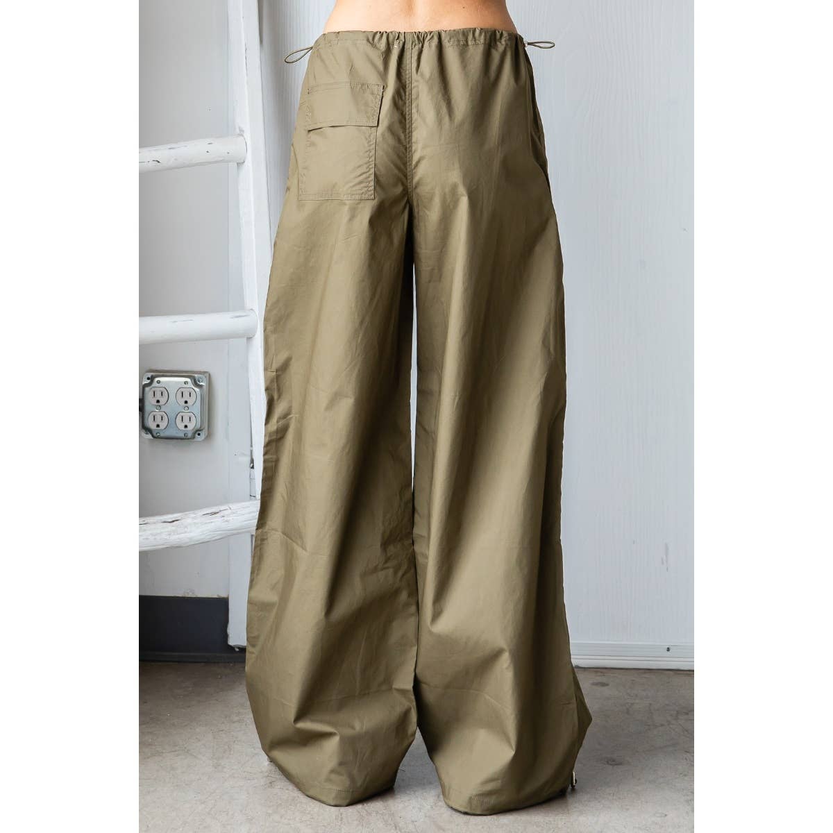 OLIVE PARACHUTE PANT