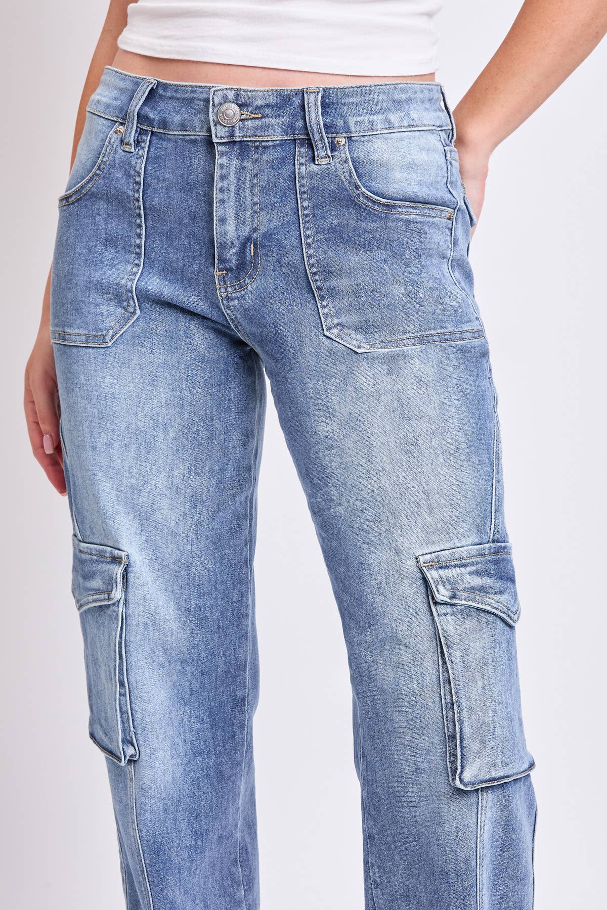 Junior High Rise Skater Straight Leg Cargo Jeans : Medium Wash