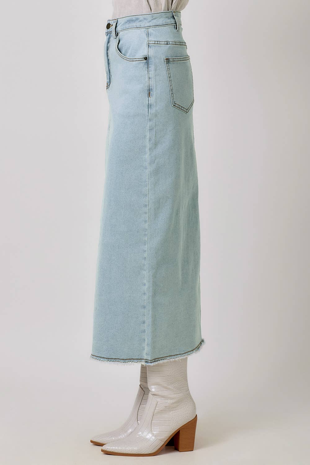LIGHT DENIM FRONT SLIT SKIRT