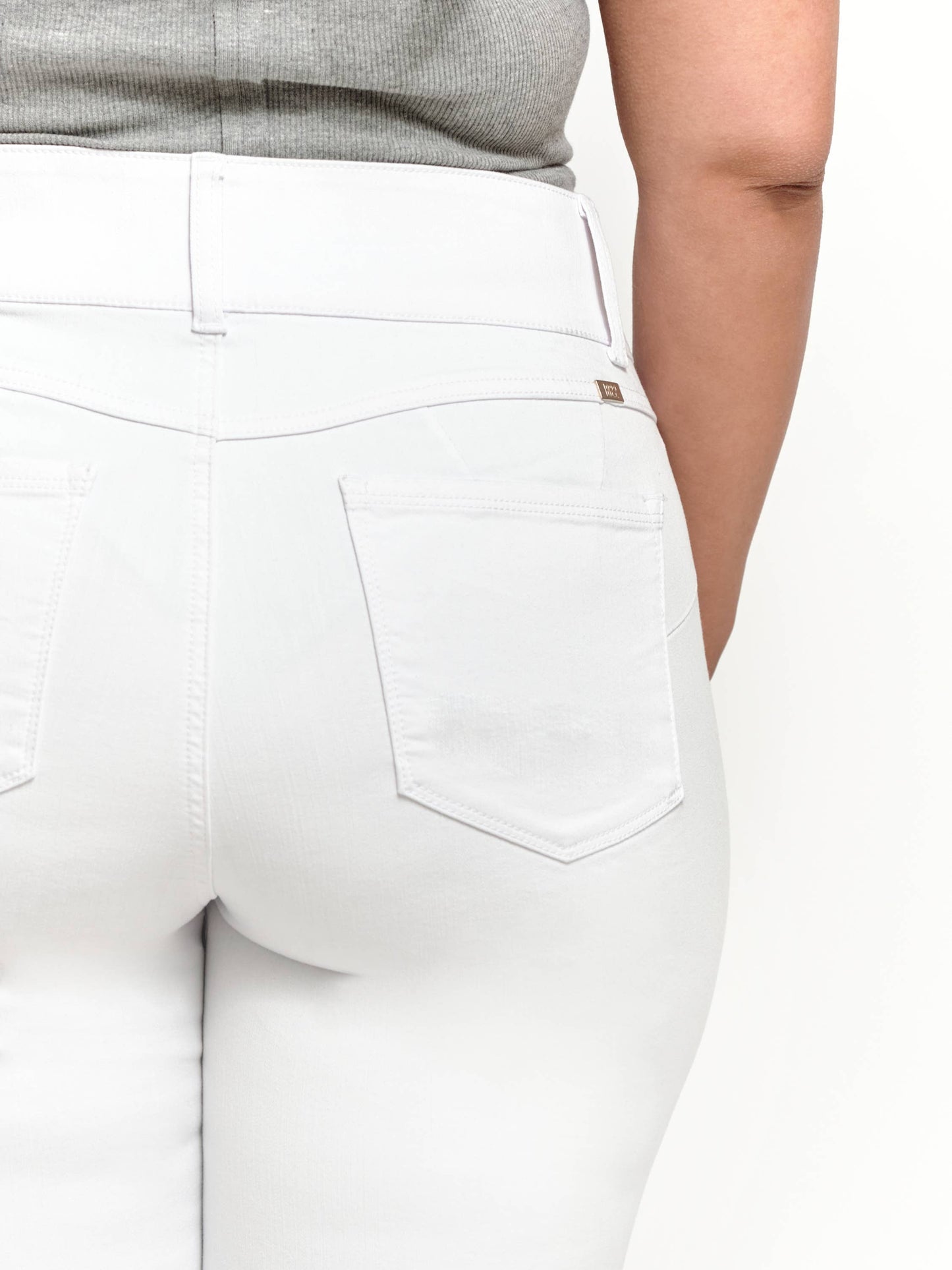 PLUS WHITE 30"  FIT & LIFT FLARE