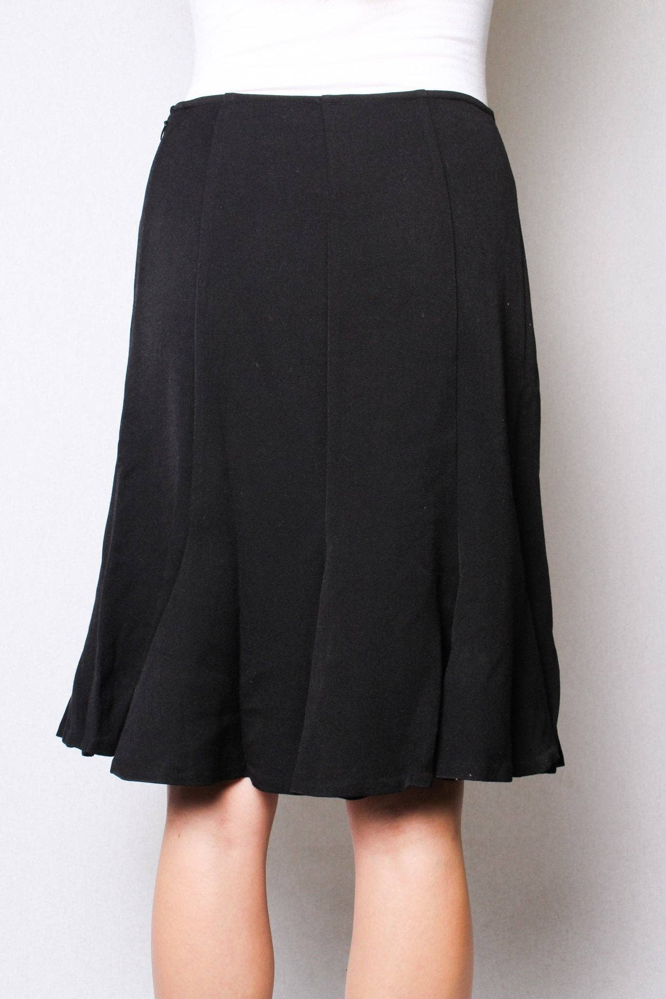 BLACK PLEATED SKIRT