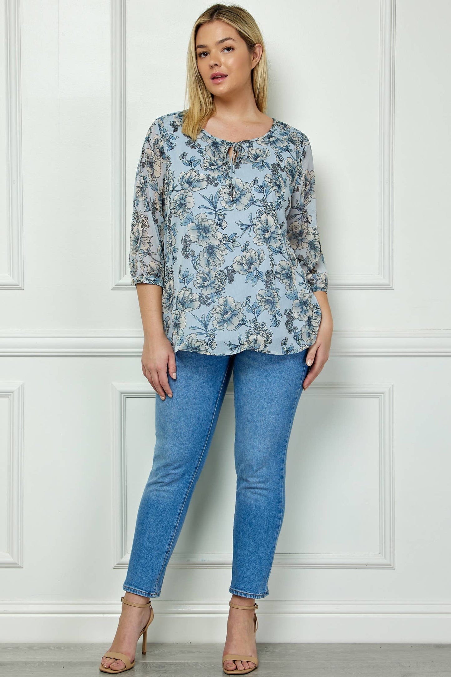 PLUS SIZE CUFF SLEEVE FLORAL BLOUSE: Blue/Black/Cream