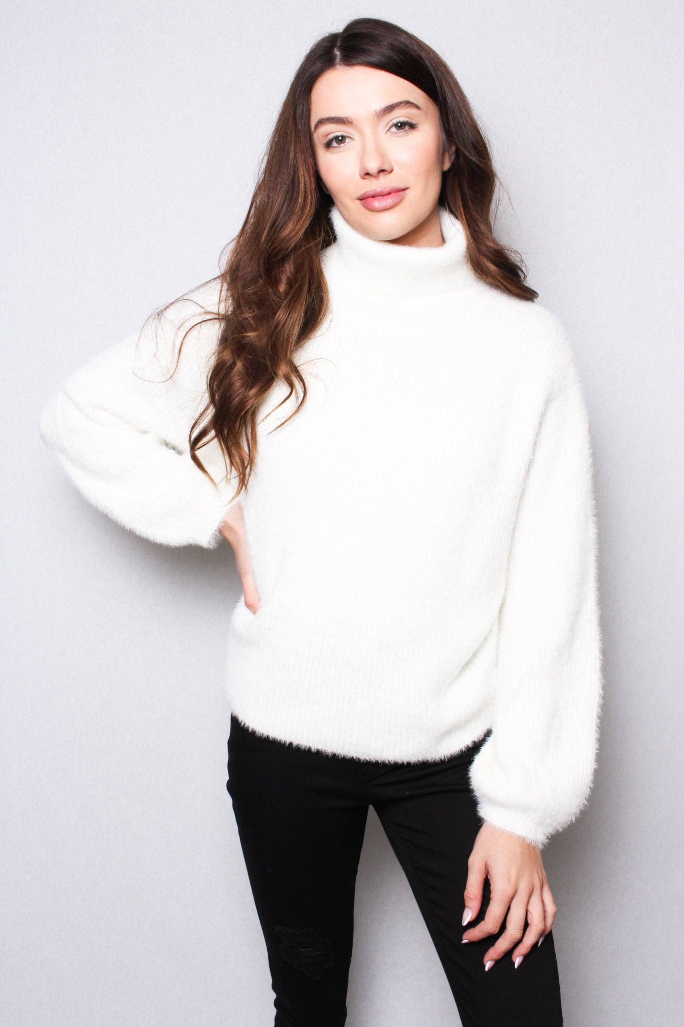 IVORY TURTLENECK  SWEATER