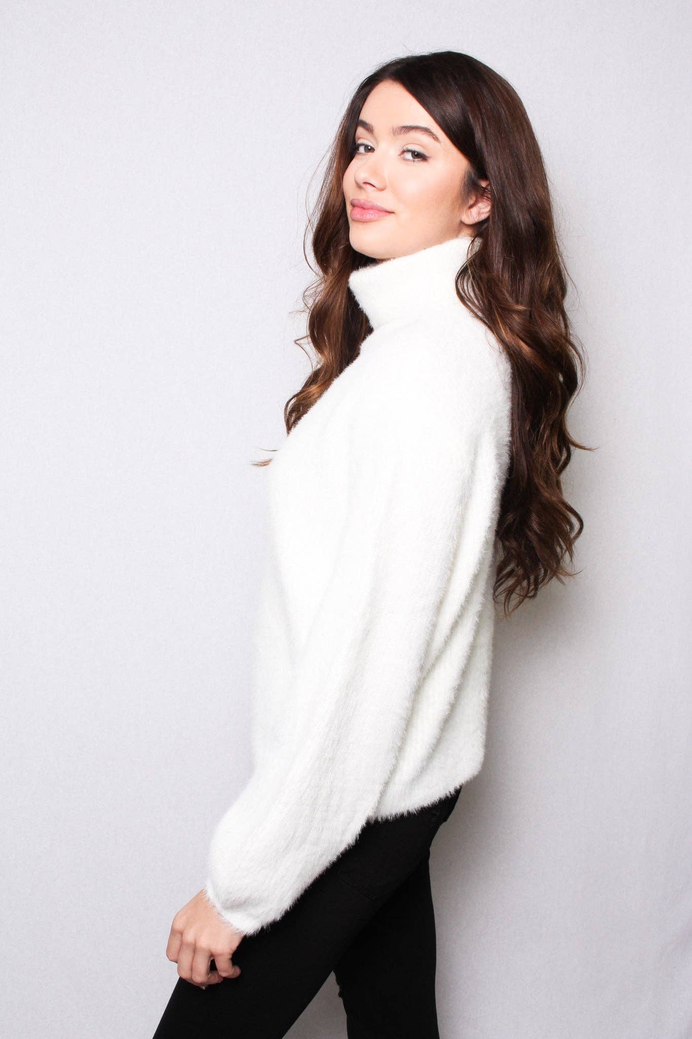 IVORY TURTLENECK  SWEATER