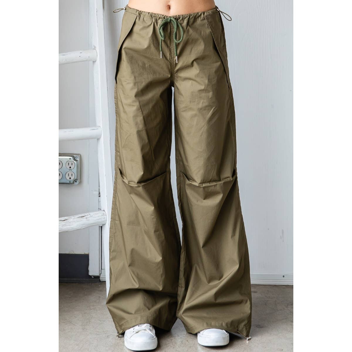 OLIVE PARACHUTE PANT