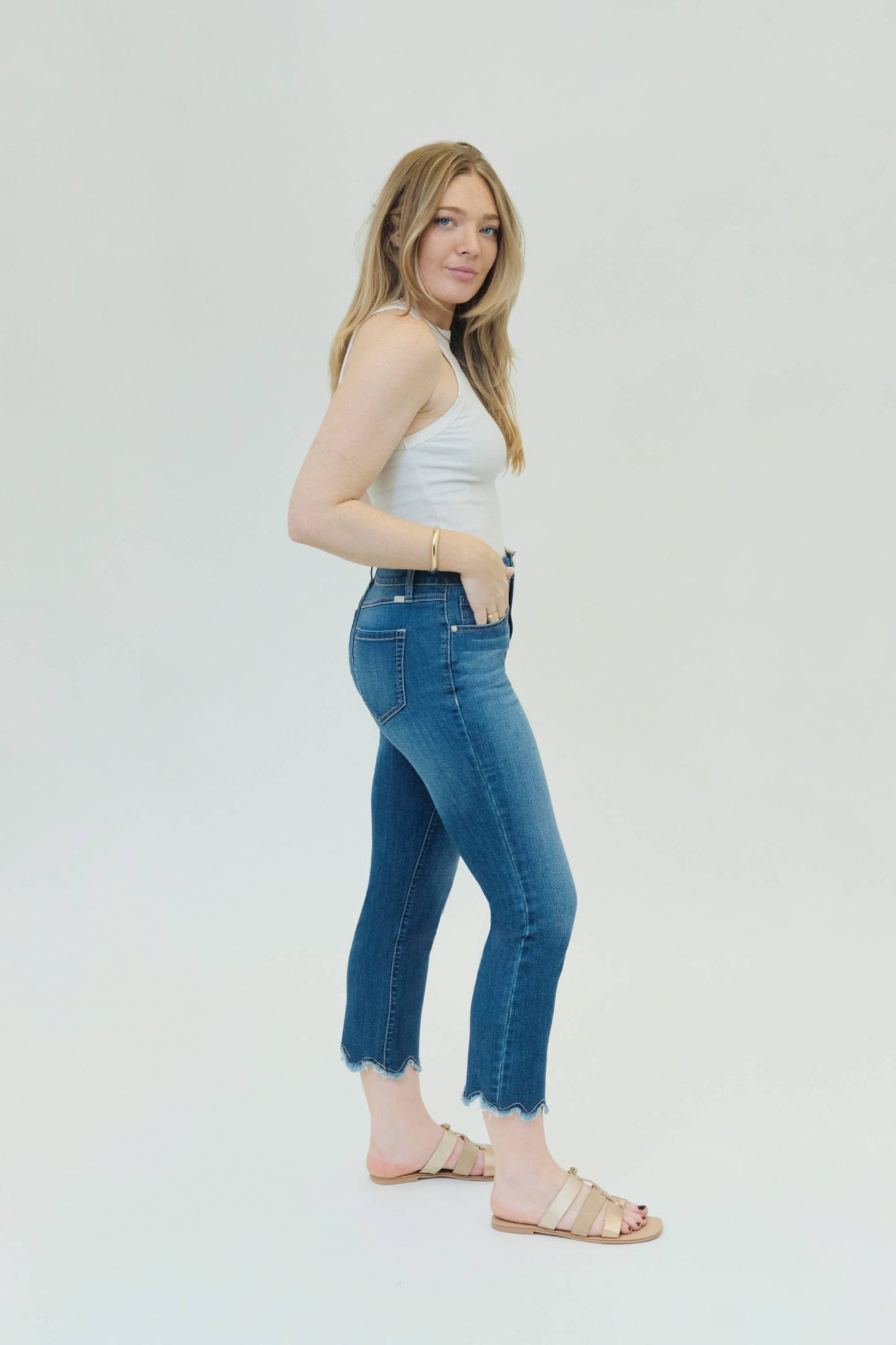 ACE 25" CROP/CAPRI SCALLOPED & FRAYED HEM